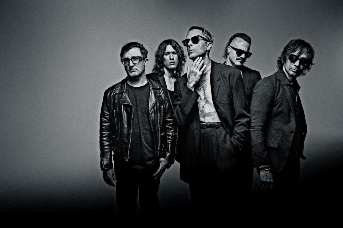 CRASHING WAYWARD Unveil New Video For “Holding For Dear Life”